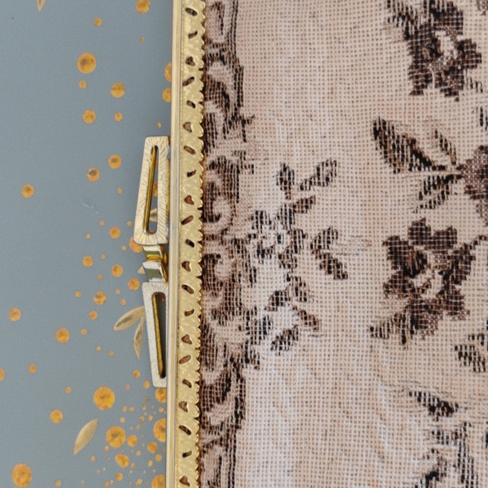 Elegant Floral Tapestry Clutch - Picture 2 of 9